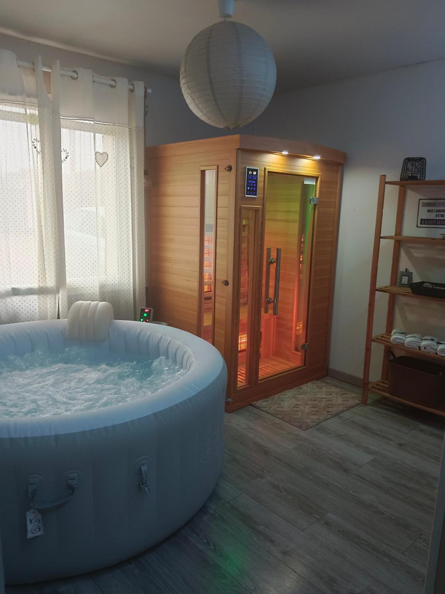 Villa Familiale Avec Spa Et Sauna Saint-Antonin-de-Sommaire Room photo